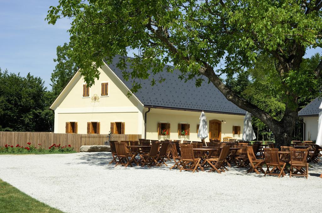 Posestvo Pule Equestrian Estate Trebelno Exterior foto